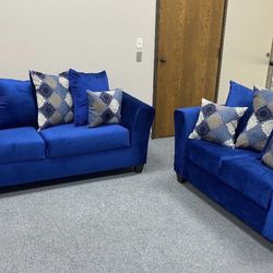 Beautiful Blue Sofa & Loveseat Set – Excellent Condition 