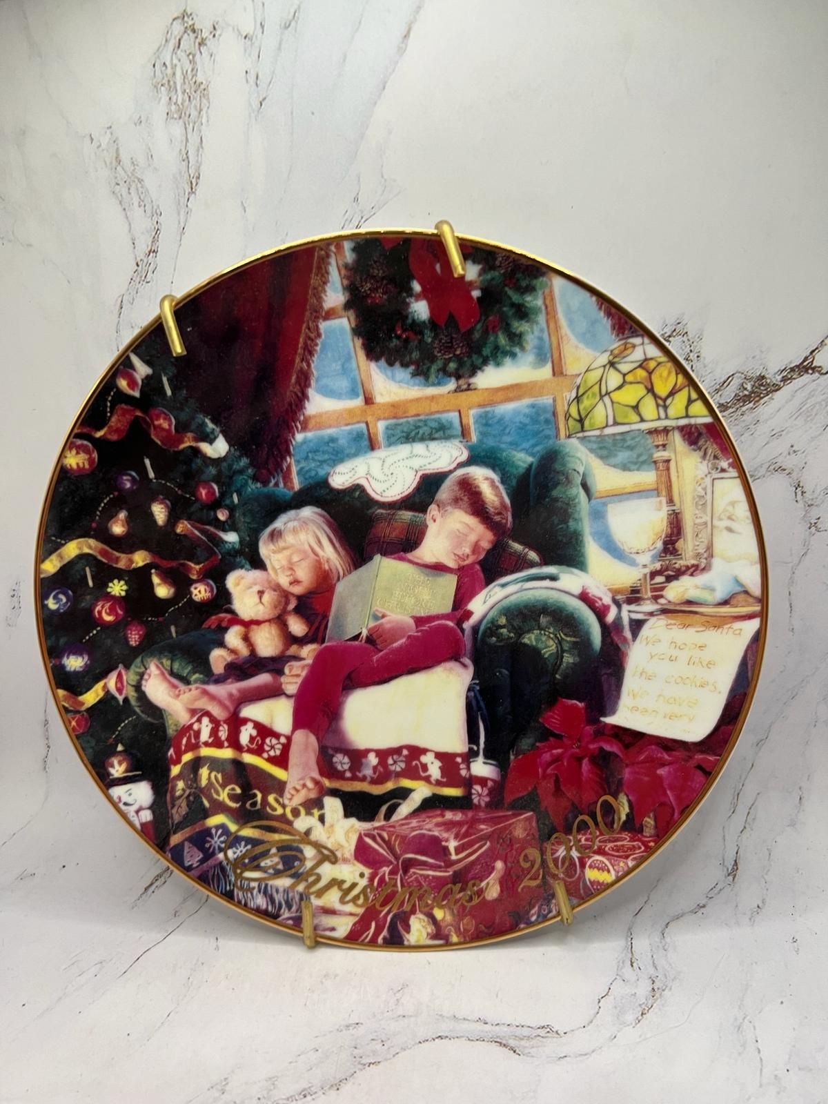 Vintage Avon Christmas 1997 Plate Heavenly Dreams With 22K Gold Trim