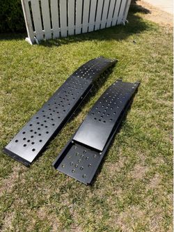 2 black foldable ramps