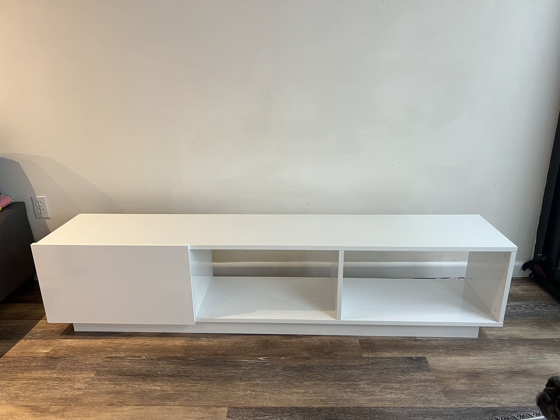 TV STAND 