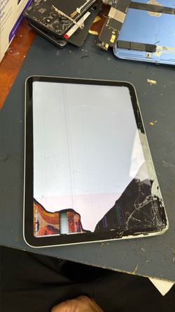 Apple iPad with Cracked Screen