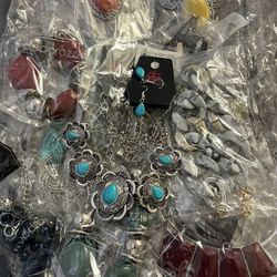 Women’s accessories 