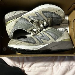 Grey Women’s New Balance 990v5