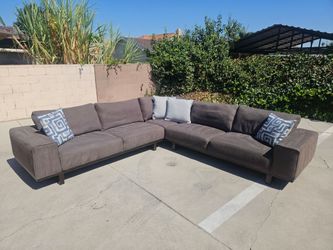 Great Modern Large Sectional Sofa 💥 Free Delivery 💥