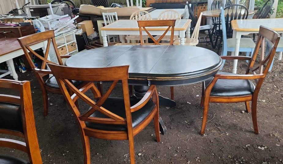 Rustic Dining Table And 4 Old Canery Chairs
