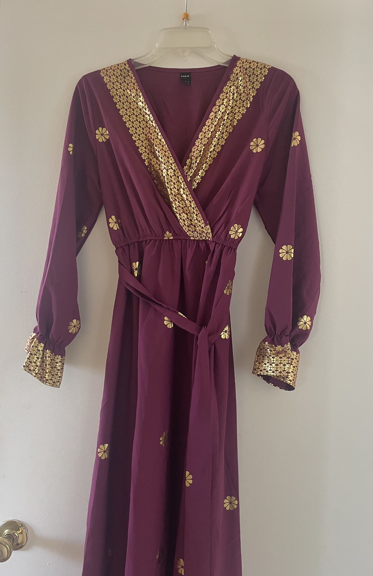 Cute Purple / Mauve & Gold Dress 