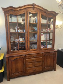 Furniture Vintage Ethan Allen Traditional French Country Provincial Buffet w/Lighted Hutch