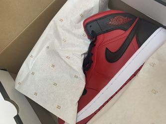 New 10.5 Jordan 1 Bulls Colors