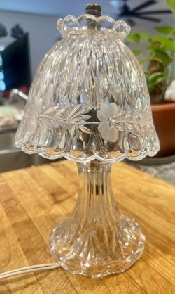 Crystal table lamp from Princess House 'Heritage Romance' collection