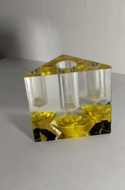 VINTAGE LUCITE DECORATIVE PAPERWEIGHT 3"×2.3" - M11