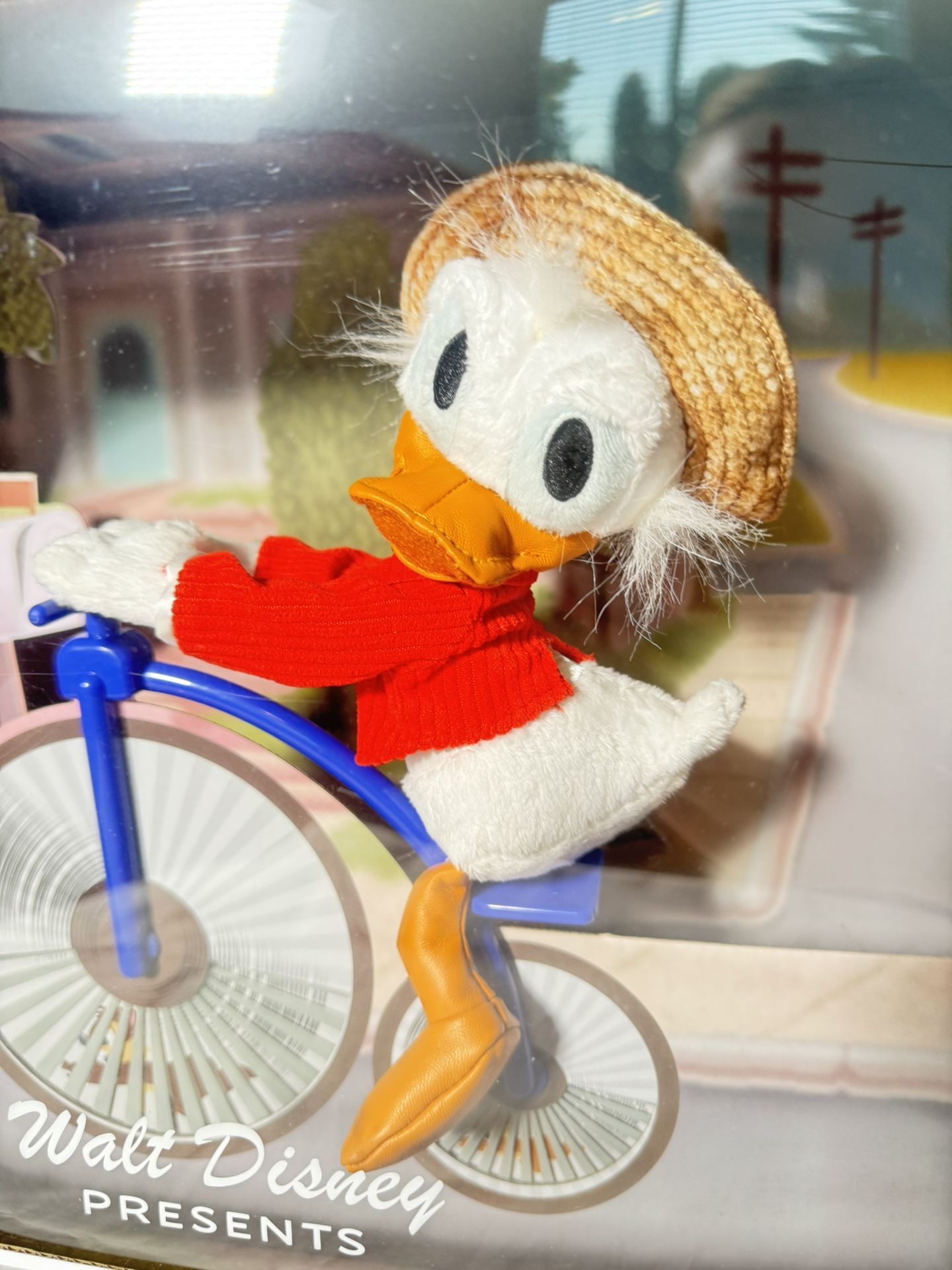 Disney 100 Crazy Over Daisy Donald Duck Figurine Limited Edition New in Box