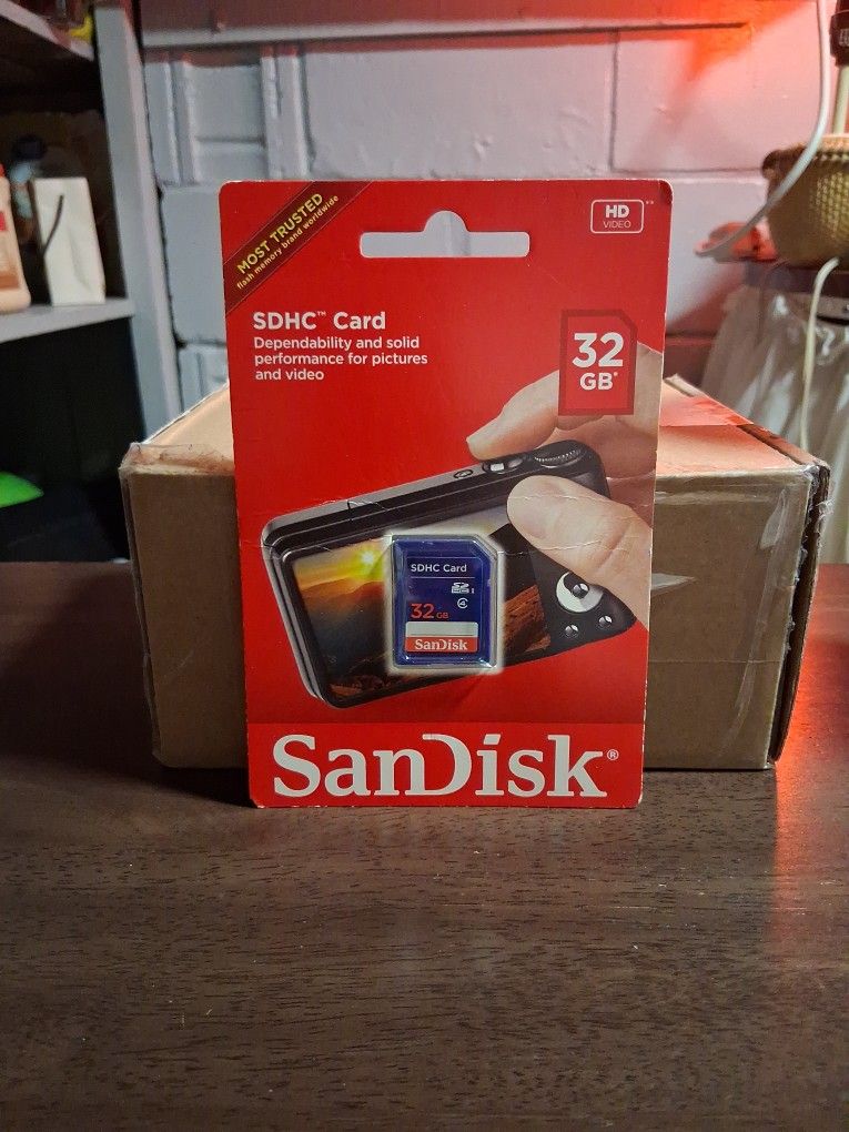 SanDisk Brand Of SDHC CARD 32 GB SEALED