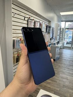 Samsung - Galaxy Z Flip7 5G 6.9" (Unlocked) (Pre-owned) / 256GB / Good| $5 Down | Payment plan available
