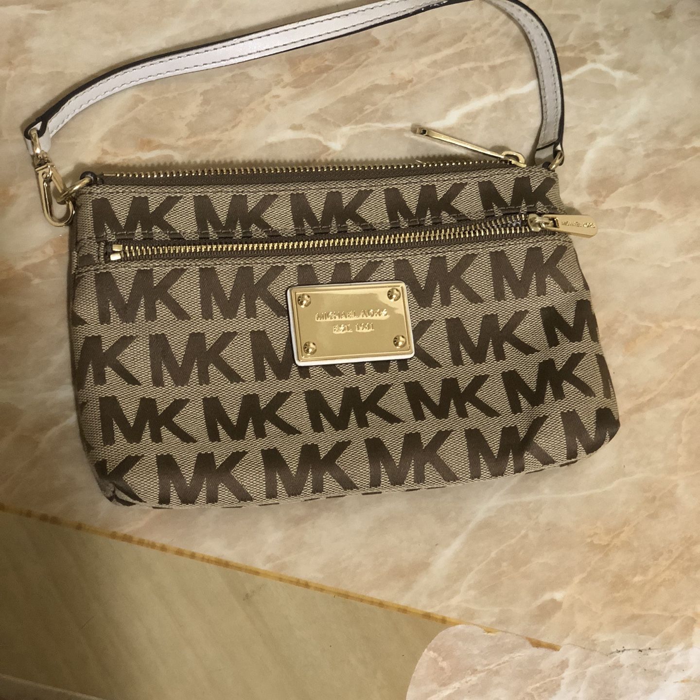 Michael Kors Est.1981 Handbag for Sale in Newark, NJ - OfferUp