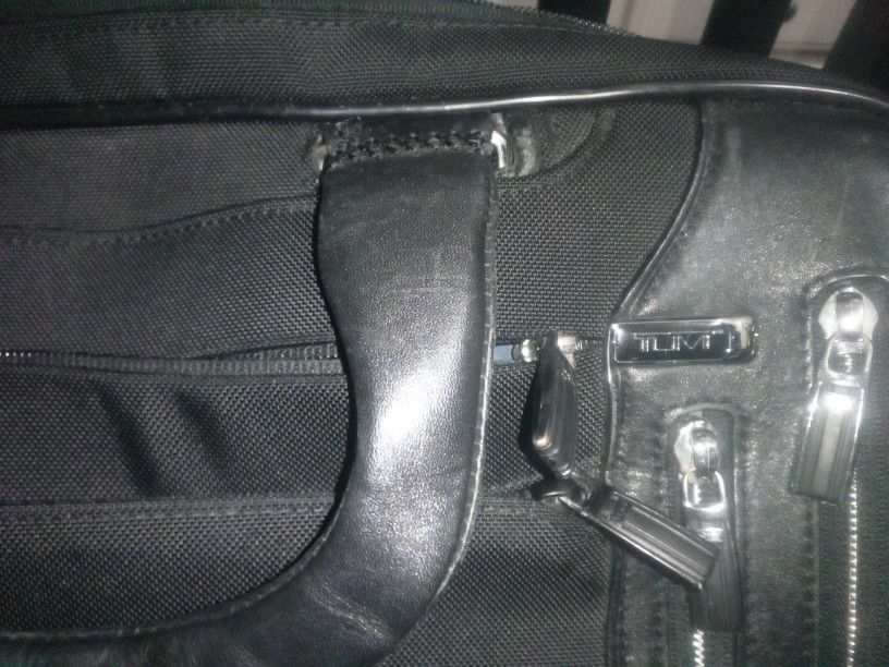 TUMI LAPTOP BAG . BRIEF CASE
