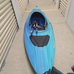 Kayak with included universal kayak trolley