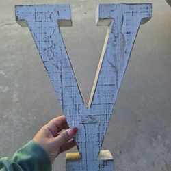 "V" Decor