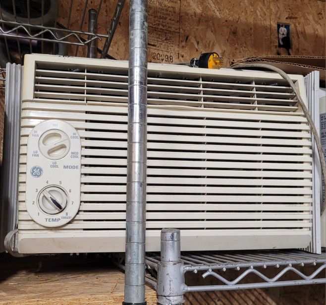 
window Air Conditioning unit 
(6000 BTU) ,,