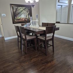 Dining Room Table and 6 chairs
