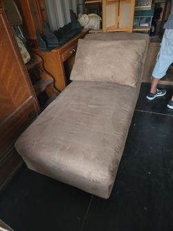 Chaise lounge chair