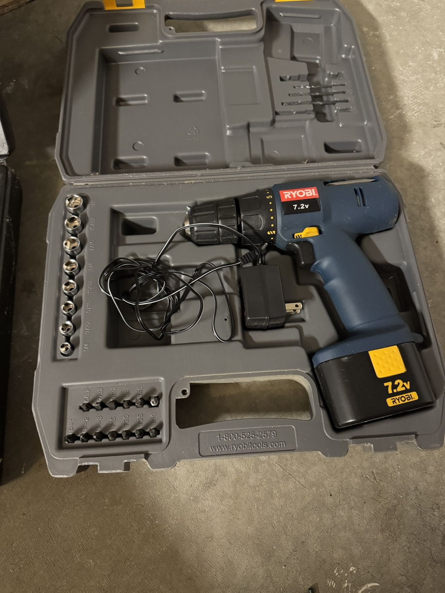 Ryobi 7.2v Cordless / Battery-Powered Drill