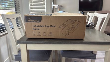 Inflatable dog boat ramp