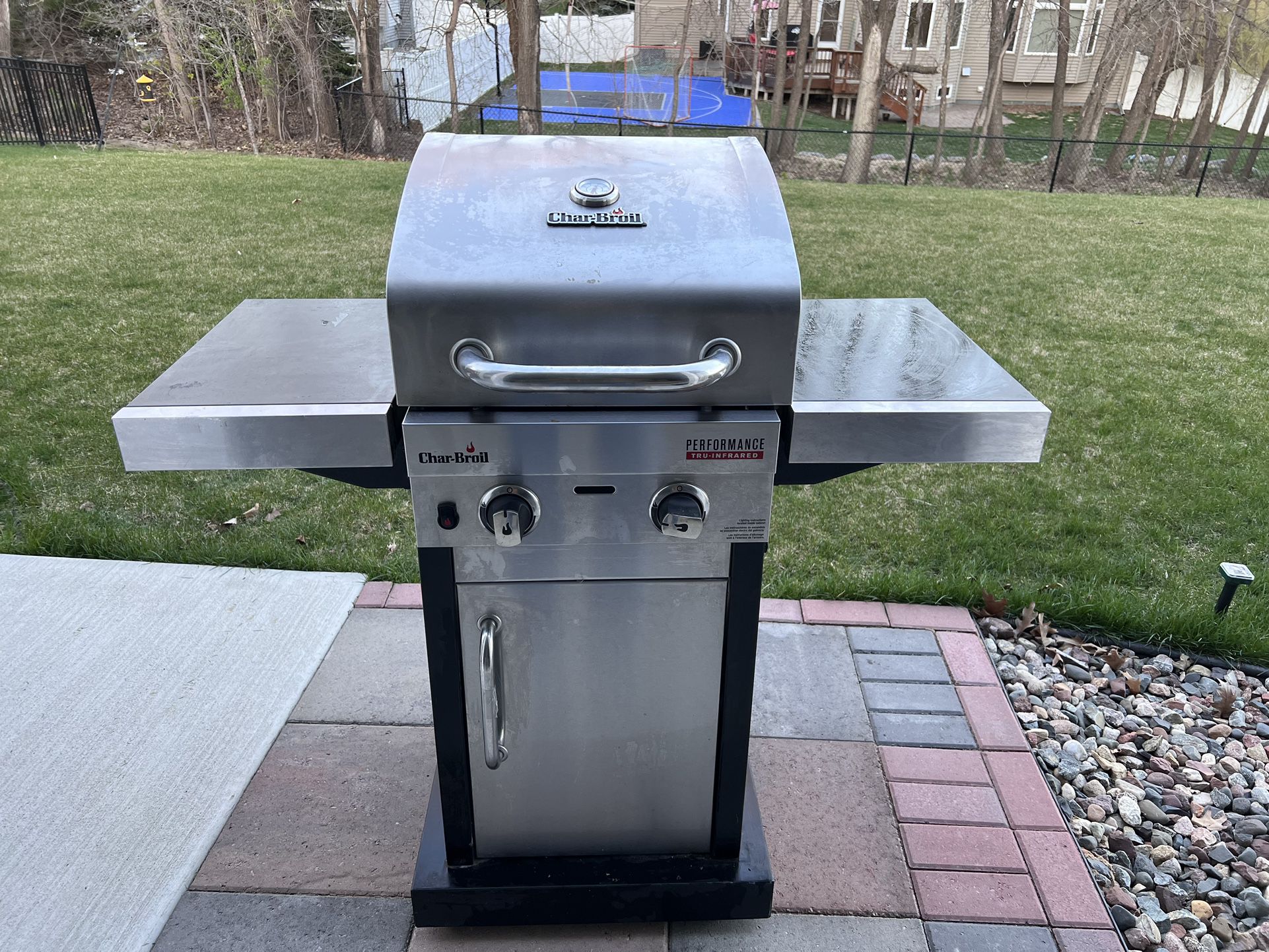 CharBroil  2 burner Grill w Cover & an Almost Full Propane Tank
