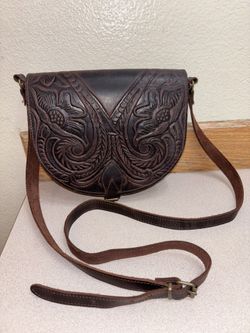 Vintage Genuine Leather Saddle Purse .