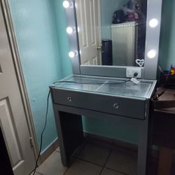 Vanity Makeup Desk