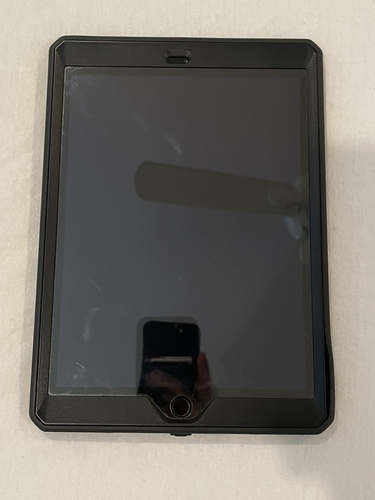 iPad Model A1823 (5th Generation) WiFi + Cellular For Sale!