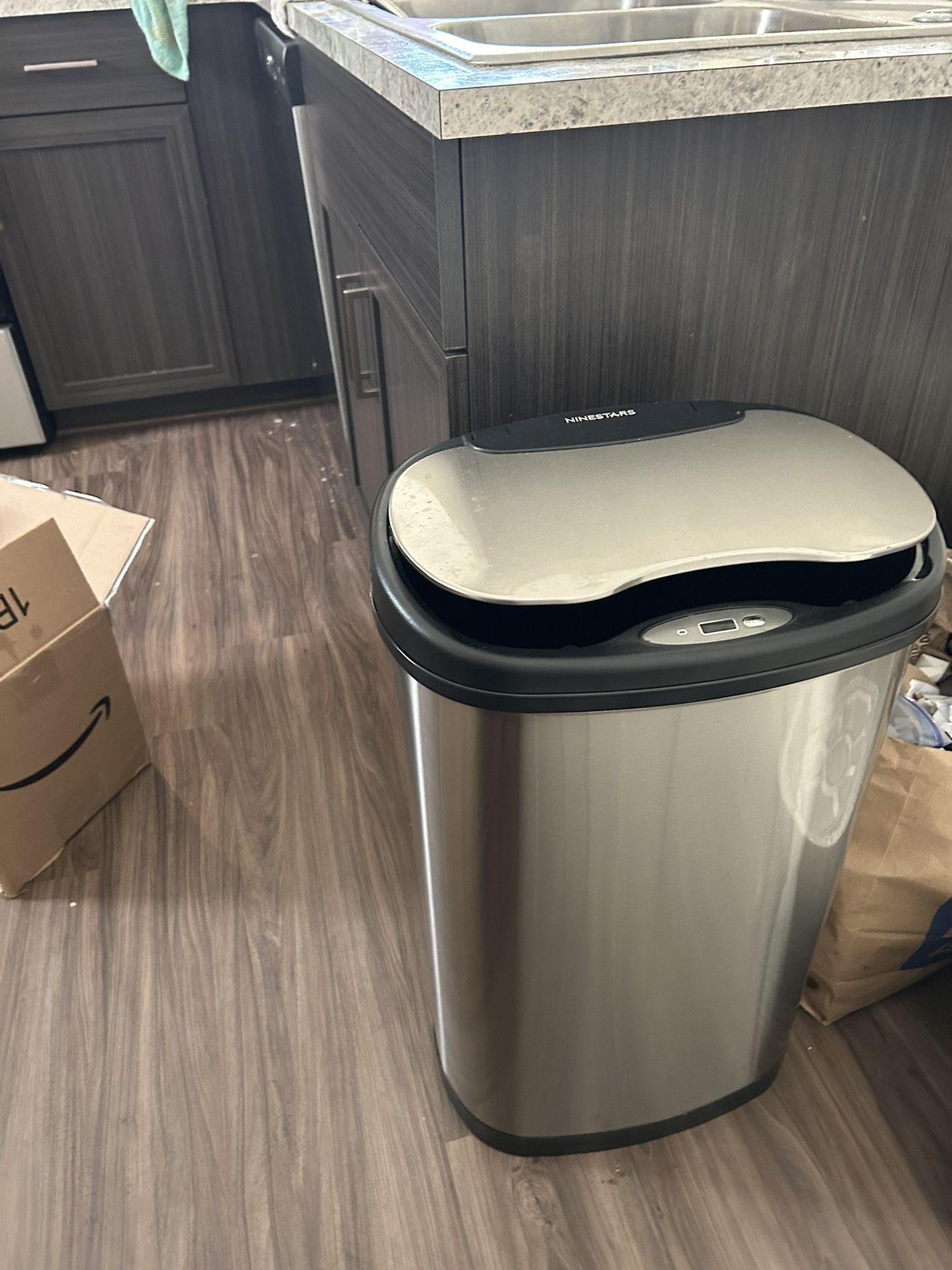 Electronic Trash can 