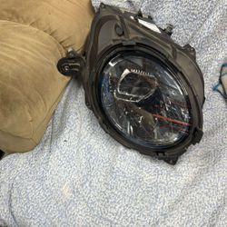 2019 2022 Bentley Contital RH Headlight 