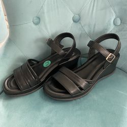 brand new Black women lady sandals shoes size 7.5 