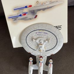 Hallmark ornament Star Trek Next Generation USS Enterprise 
