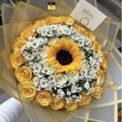 Beautiful bouquet, roses and sunflower 