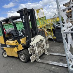 Yale Forklift With Rotator