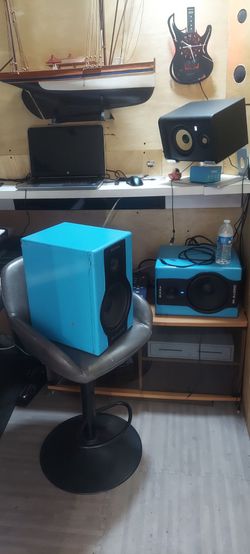 BX8 M audio powered speakerds