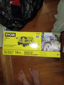 Ryobi pressure washer equipped with detailed car accessories