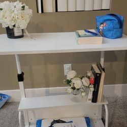 Escritorio ajustable blanco con ruedas (standing desk) – excelente estado