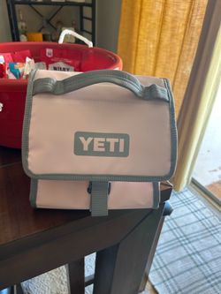 Yeti lunchbox