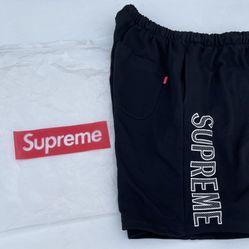 ✨New Supreme Shorts Size Medium 