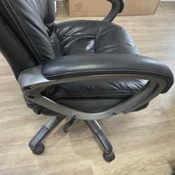 Desk Chair Mint Condition 