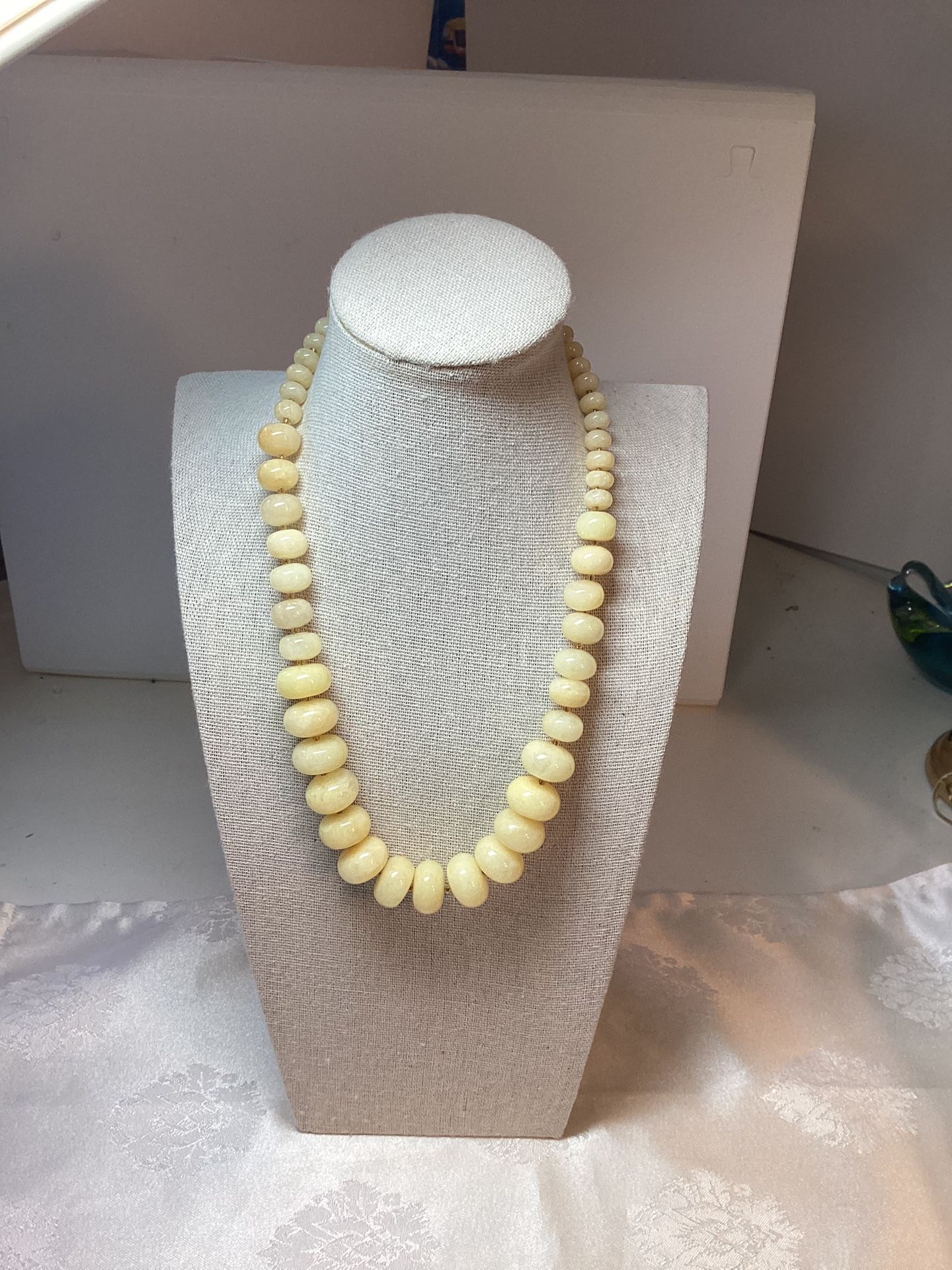 Stunning Signed Lee Sands Graduated Stone Yellow Agate? Necklace