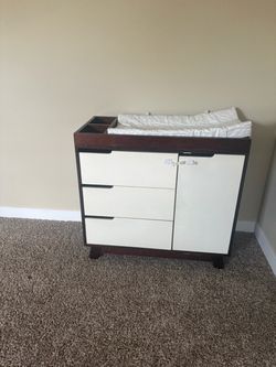 Title in English: Baby Changing Table Dresser