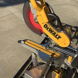 DeWalt Sliding Compound Miter Saw W/stand