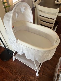 White bassinet