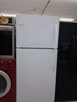 Frigidaire top and bottom fridge