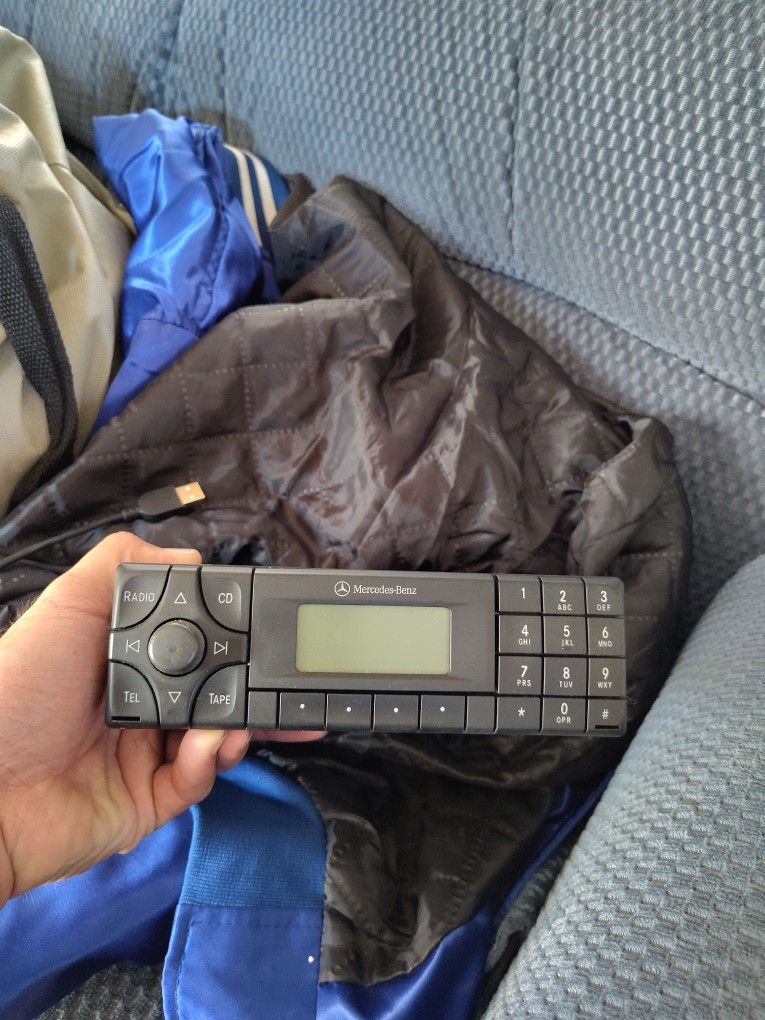 1(contact info removed) Mercedes-Benz Audio FM-AM Radio $400 OBO