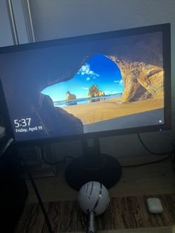 Cyber Power PC gaming Setup