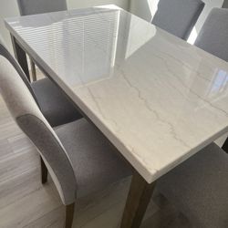 7 Pc. Rectangular Dining Set (Table & 6 Side Chairs)